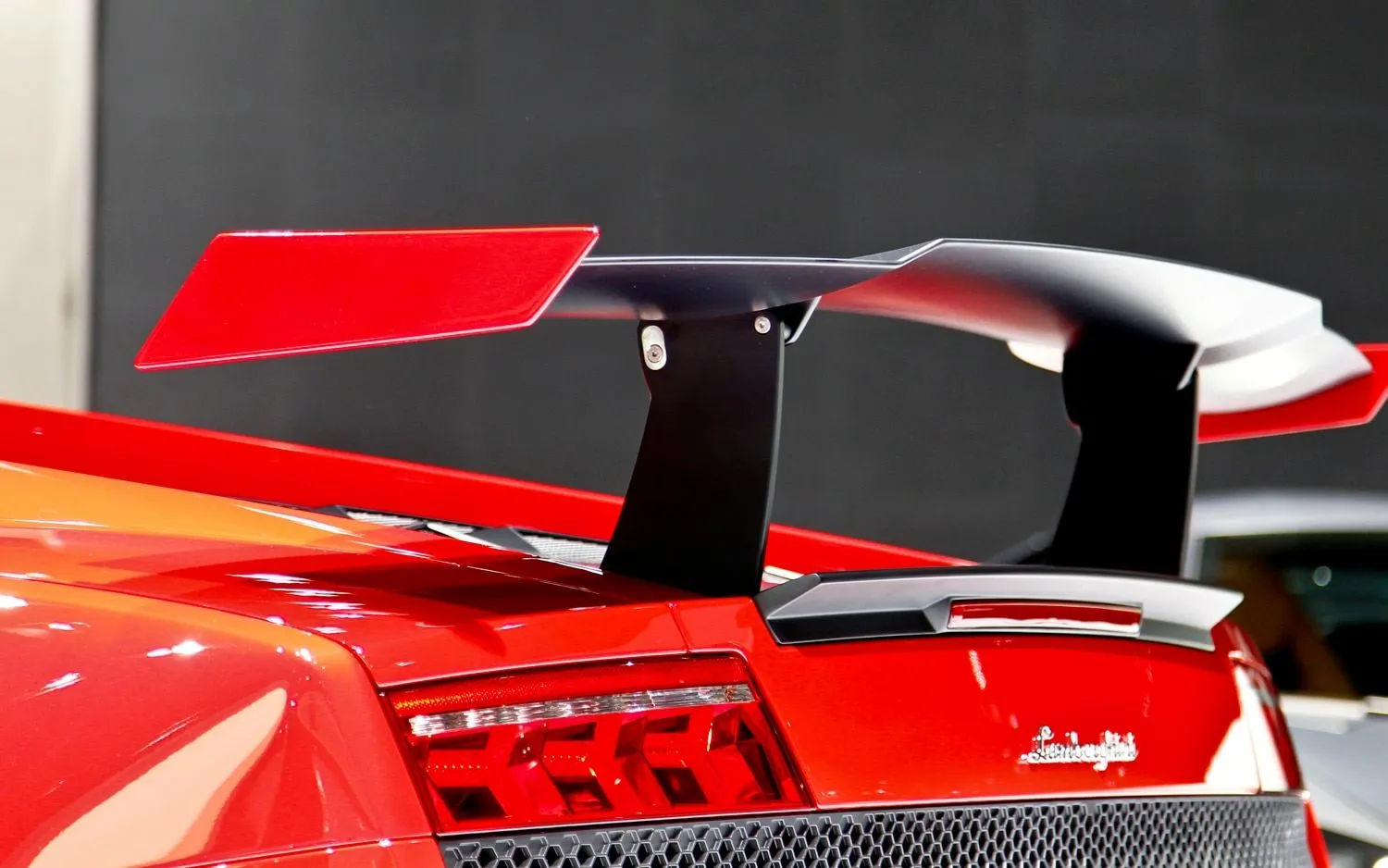 Lamborghini Gallardo / LP560 Super Trefeo Style Carbon Fiber Rear Wing