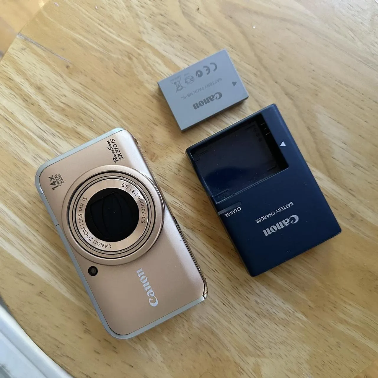 Vintage Canon PowerShot SX210 IS digital camera 📸